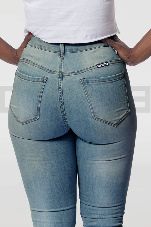 Super Curvy Button Jeans Taille Haute - Light Blue